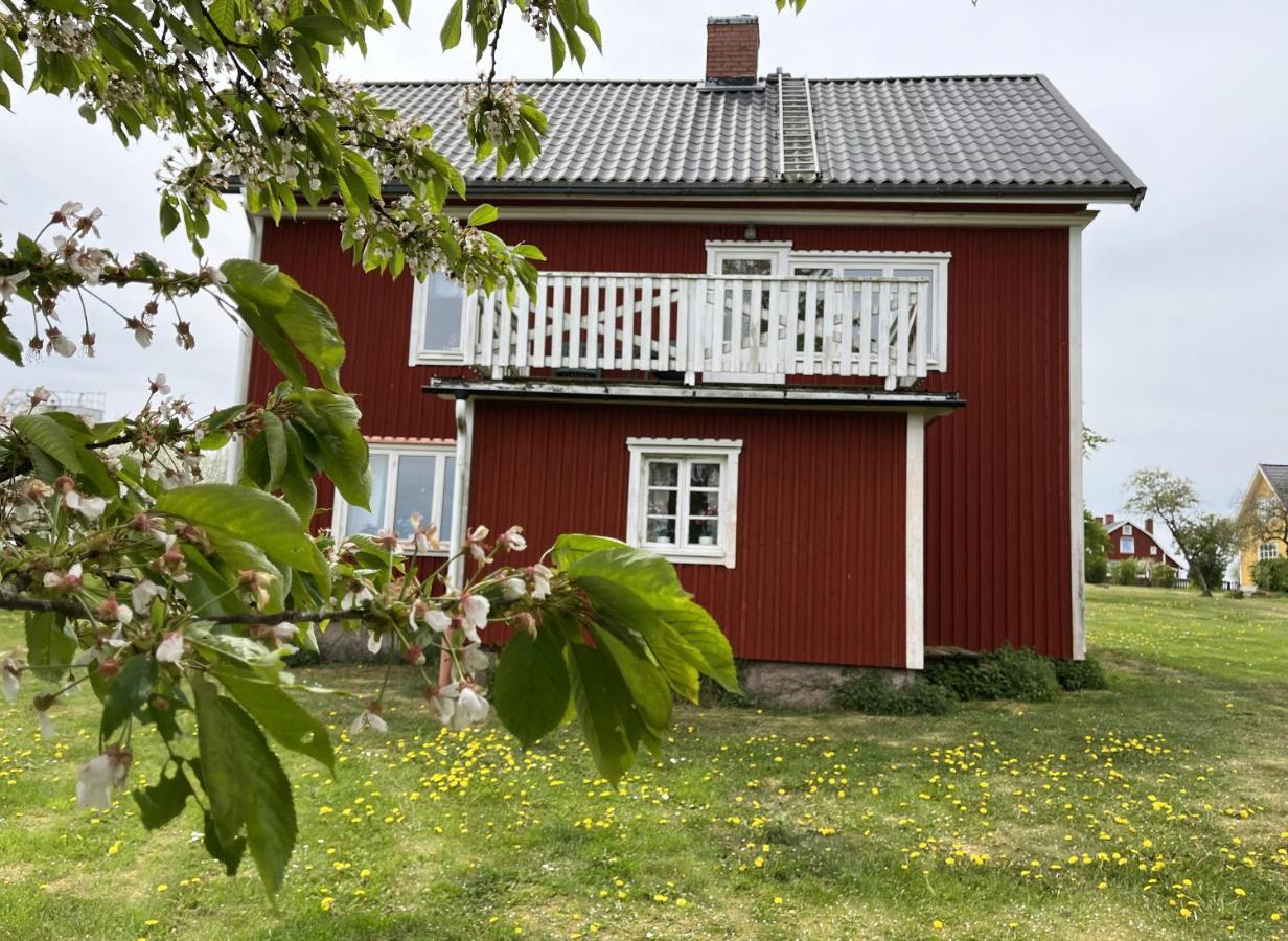 Cozy Red Cottage In The Countryside Outside Vimmerby Gullringen Exterior foto